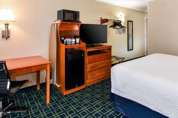 SureStay Hotel by Best Western Ontario Airport image 7